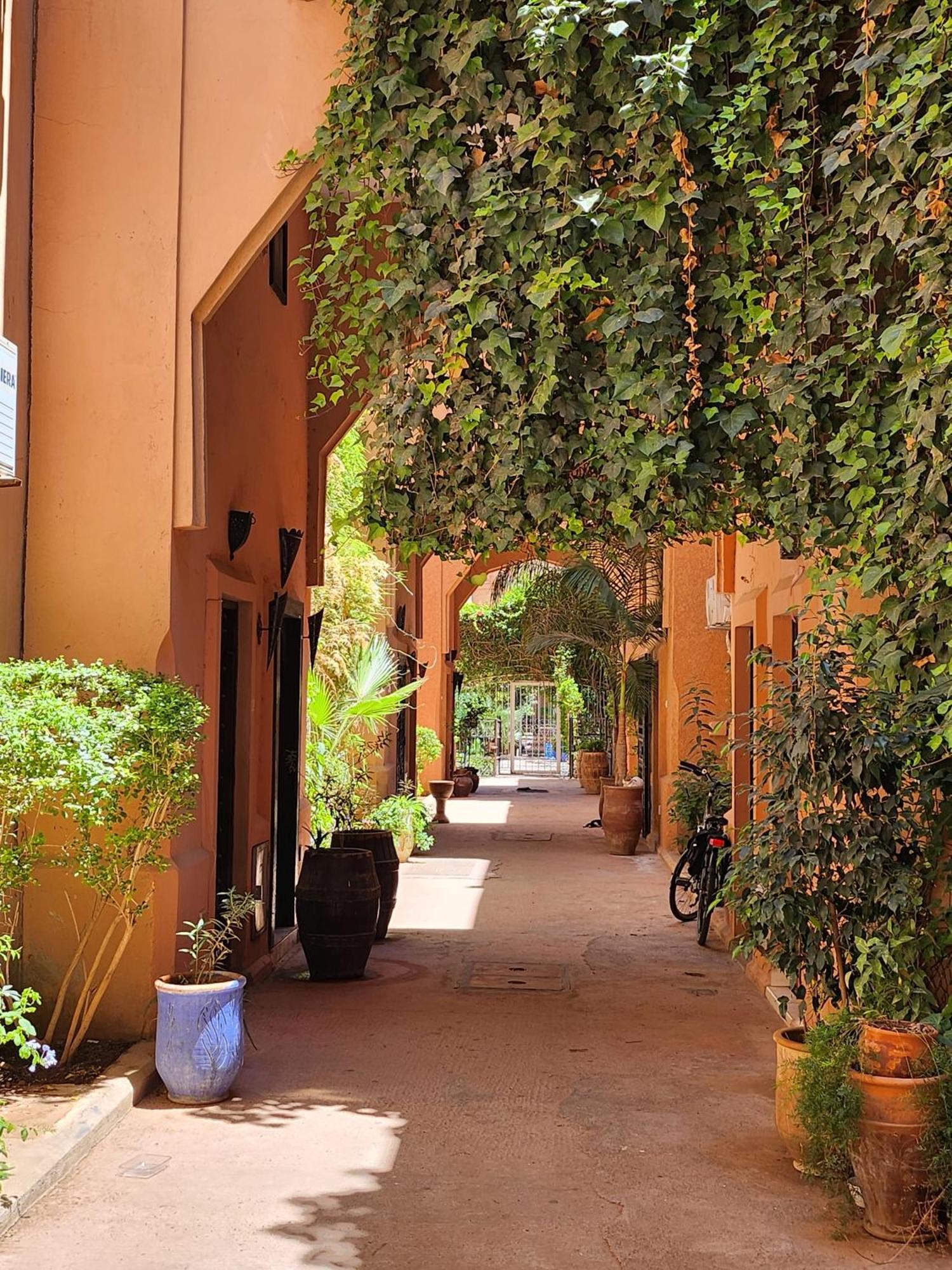 Riad With 3 Swimming Pools Марракеш Экстерьер фото